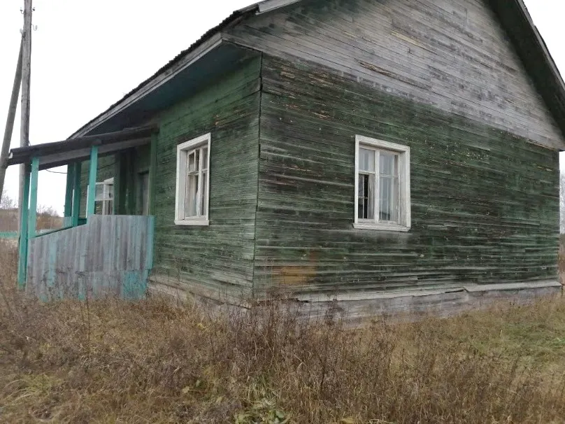 Здание клуба площадью 101,7 кв.м., с кадастровым номером 29:01:130209:185, расположенное по адресу: РФ, Архангельская область, муниципальный район Вельский, сельское поселение Шадреньгское, д. Семеновская, д.5 и земельный участок площадью 1
